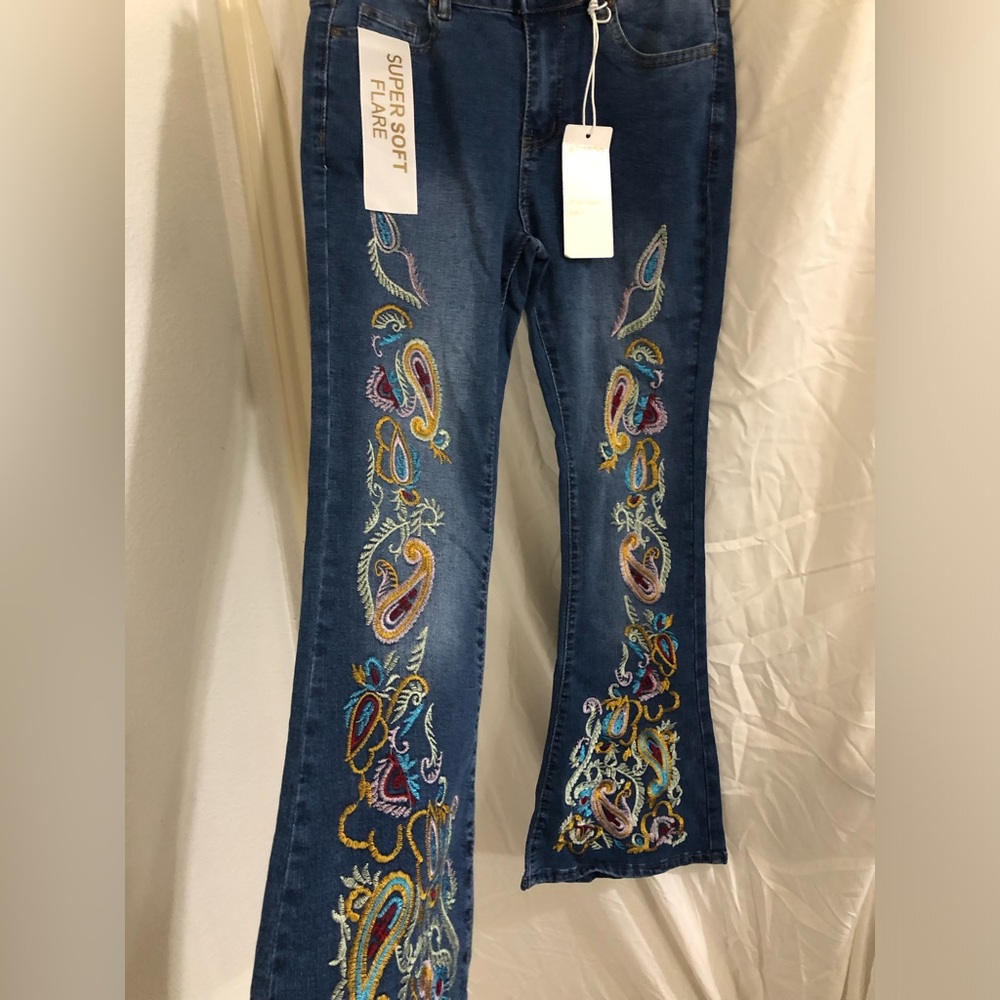 Floral‎ embroidered super soft bohemian gypsy flare leg jeans size 9 brand new